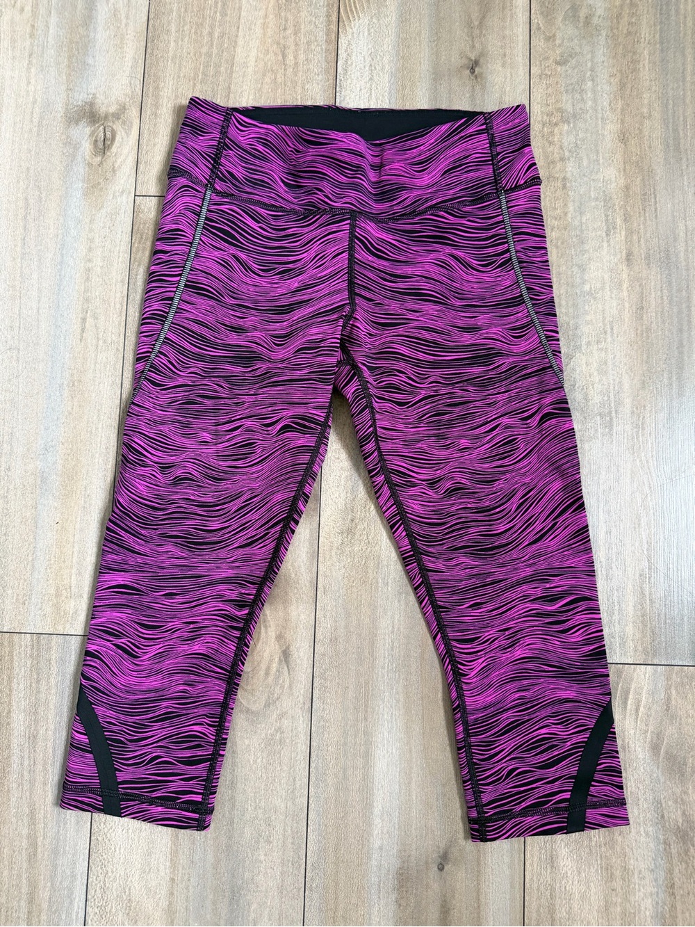 lululemon athletica Pink Wave-Print Capri Leggings